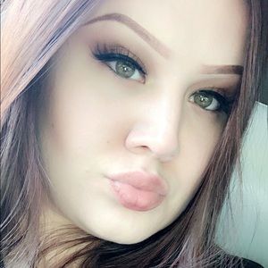 Meet your Posher, Adrianna